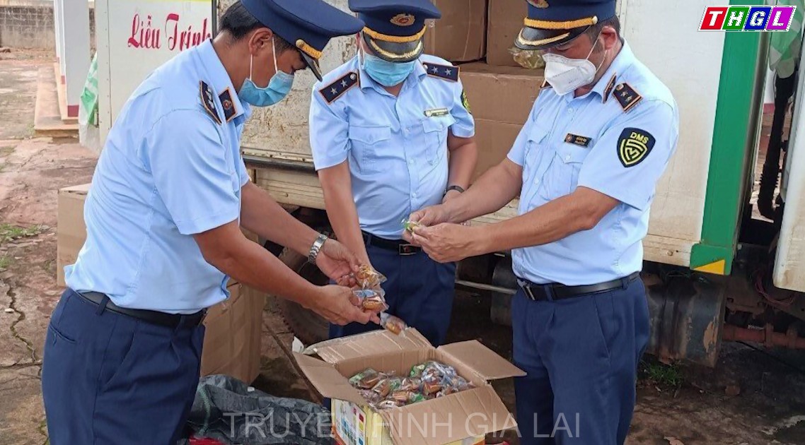Gia Lai: Phát hiện xe vận tải “luồng xanh” vận chuyển 59 thùng bánh Trung thu nhập lậu