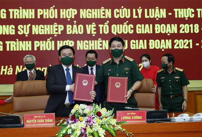 Tăng cường phối hợp nghiên cứu lý luận – thực tiễn về quốc phòng