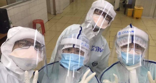 Những “bông hồng thép” dốc sức, dốc lòng cùng tuyến đầu chống dịch