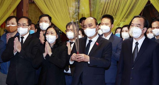 Chủ tịch nước Nguyễn Xuân Phúc viếng Đại lão Hòa thượng Thích Phổ Tuệ