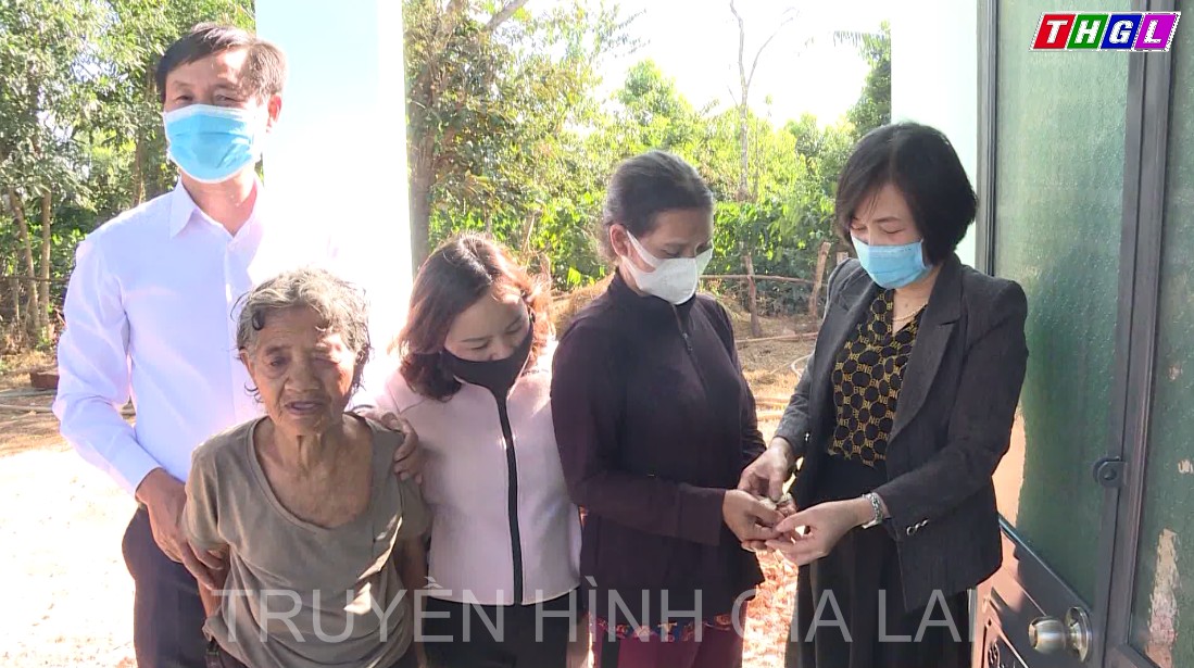 Hội LHPN huyện Chư Pah bàn giao nhà “Mái ấm tình thương”