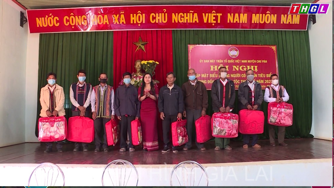 Chư Păh: Gặp mặt biểu dương người có uy tín tiêu biểu trong đồng bào DTTS năm 2021