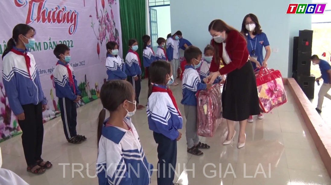 Chăm lo Tết cho học sinh nghèo