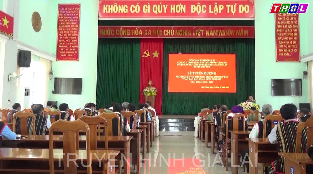 Cụm thi đua số 04 Công an tỉnh Gia Lai tuyên dương người có uy tín tiêu biểu trong phong trào toàn dân bảo vệ ANTQ giai đoạn 2020-2021