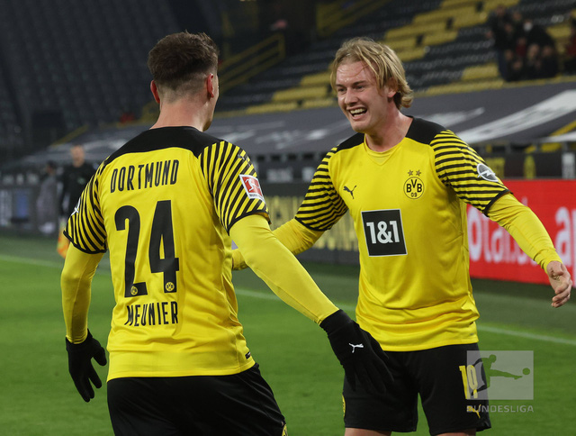 Dortmund thắng đậm Freiburg trong trận mở màn 2022