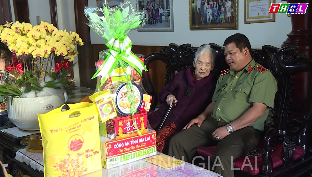 Thiếu tướng Rah Lan Lâm đến thăm, chúc Tết năm 2022