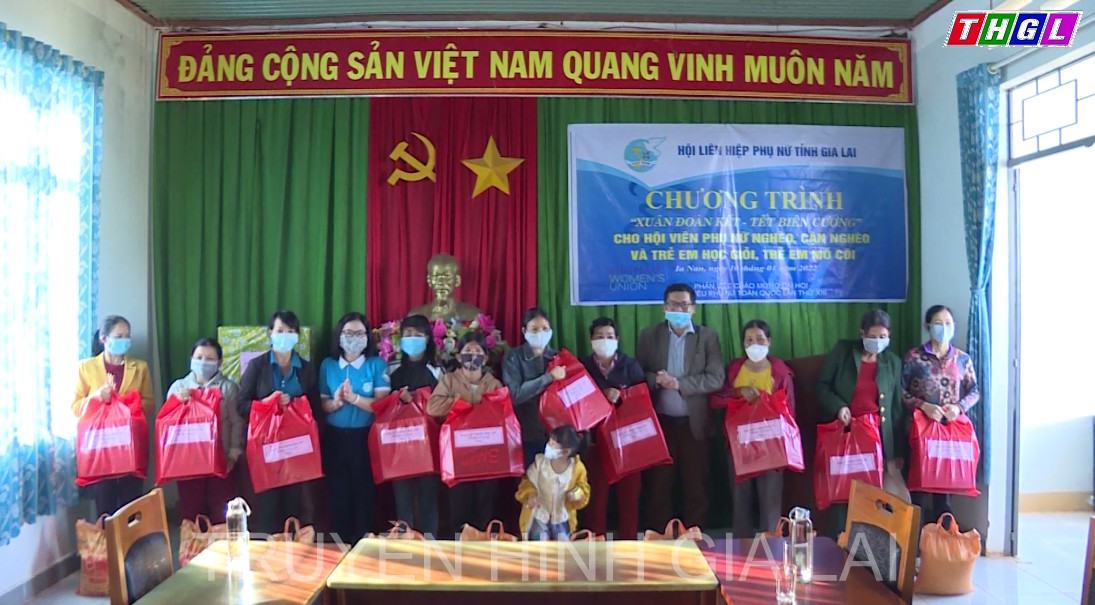 Mang “ Xuân yêu thương – Tết ấm áp” đến với phụ nữ nghèo