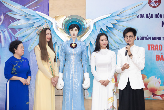 Thùy Tiên tặng trang phục dự thi Miss Grand International cho bảo tàng