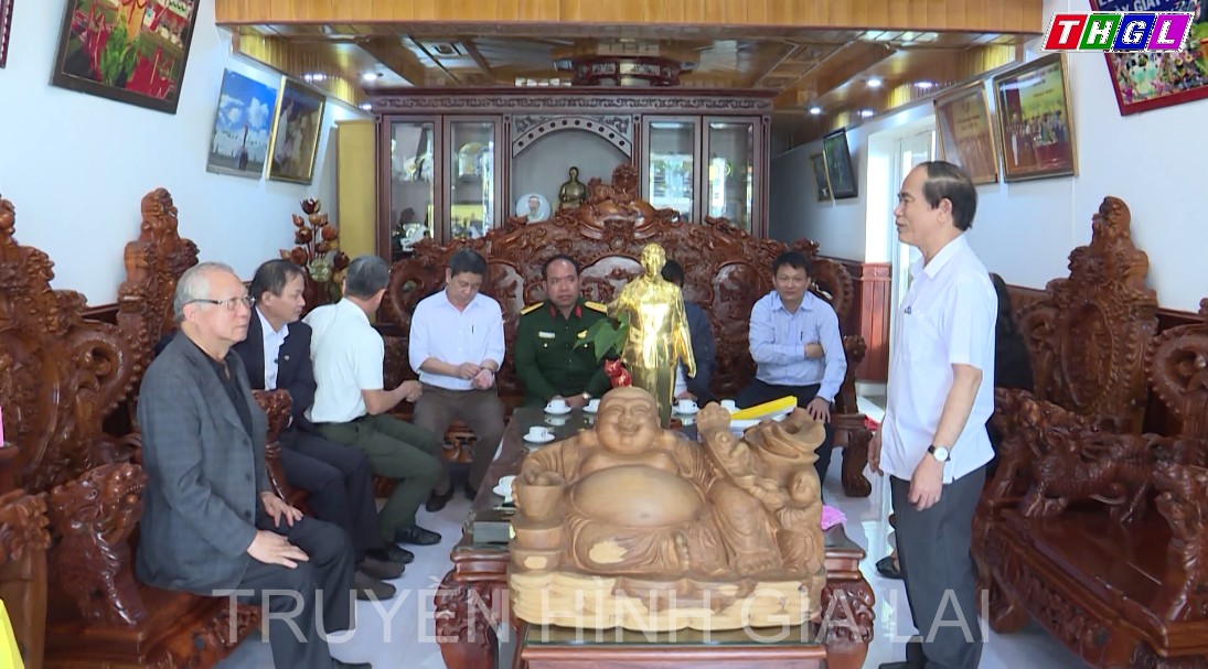 Phó Bí thư Tỉnh ủy, Chủ tịch UBND tỉnh Gia Lai Võ Ngọc Thành thăm, chúc tết nguyên lãnh đạo tỉnh