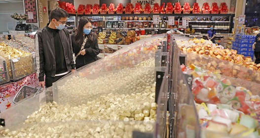 Tết 2022, người tiêu dùng thắt chặt hầu bao