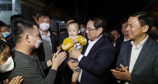 Các lãnh đạo Đảng, Nhà nước thăm chúc Tết, tặng quà nhân dân