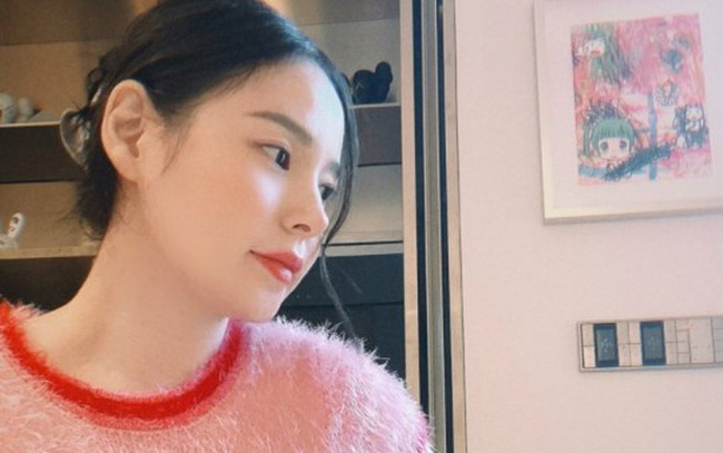 Bà xã Taeyang lần đầu lộ diện sau khi hạ sinh quý tử đầu lòng