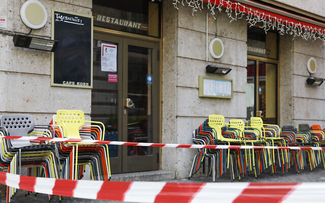 Hàng loạt quốc gia dỡ bỏ hạn chế phòng dịch, “Omicron tàng hình” lây lan nhanh hơn biến thể gốc