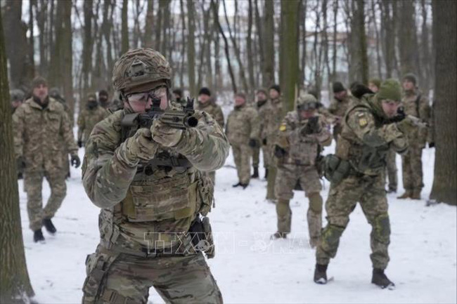 Ukraine ban bố sắc lệnh tổng động viên, Canada sẽ trừng phạt 58 cá nhân và thực thể Nga