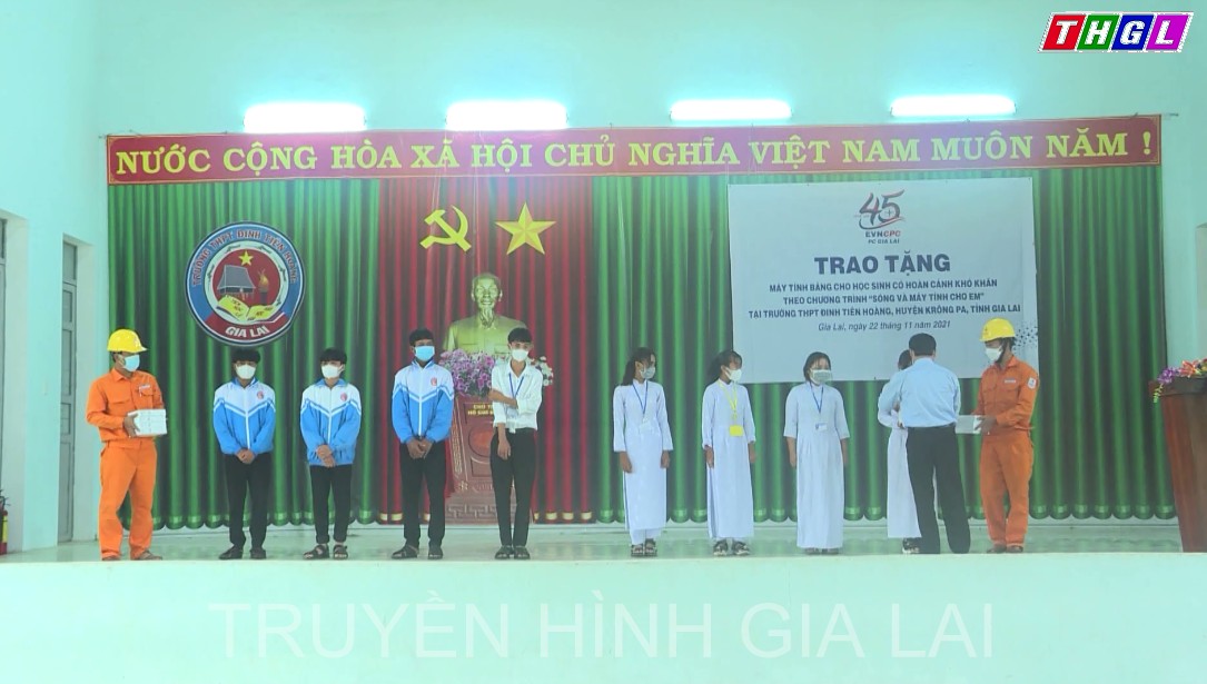 Gia Lai đã tiếp nhận hơn 1,32 tỷ đồng cùng nhiều hiện vật ủng hộ Chương trình “Sóng và máy tính cho em”