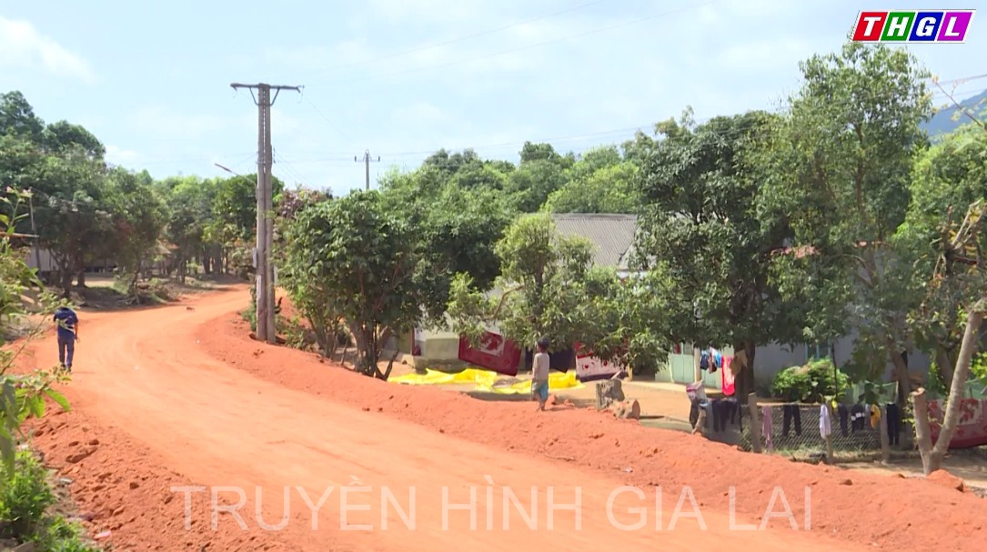 Huyện Mang Yang đẩy nhanh tiến độ thi công tuyến đường lên làng Đê Kôn