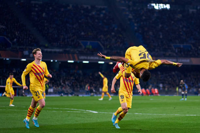 Kết quả vòng play-off Europa League: Barcelona đi tiếp, Dortmund dừng bước