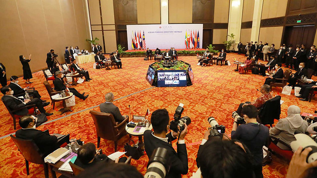 Việt Nam đề xuất những sáng kiến mang tính thời sự, thiết thực tại Hội nghị hẹp Bộ trưởng Ngoại giao ASEAN