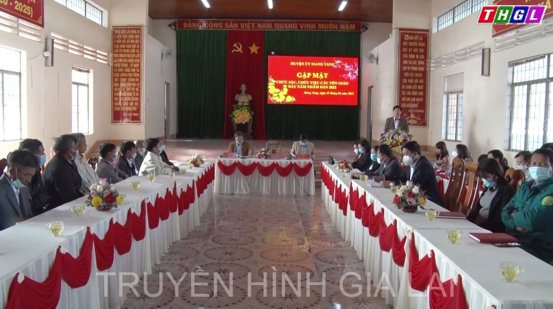 Huyện Mang Yang tổ chức gặp mặt chức sắc, chức việc các tôn giáo