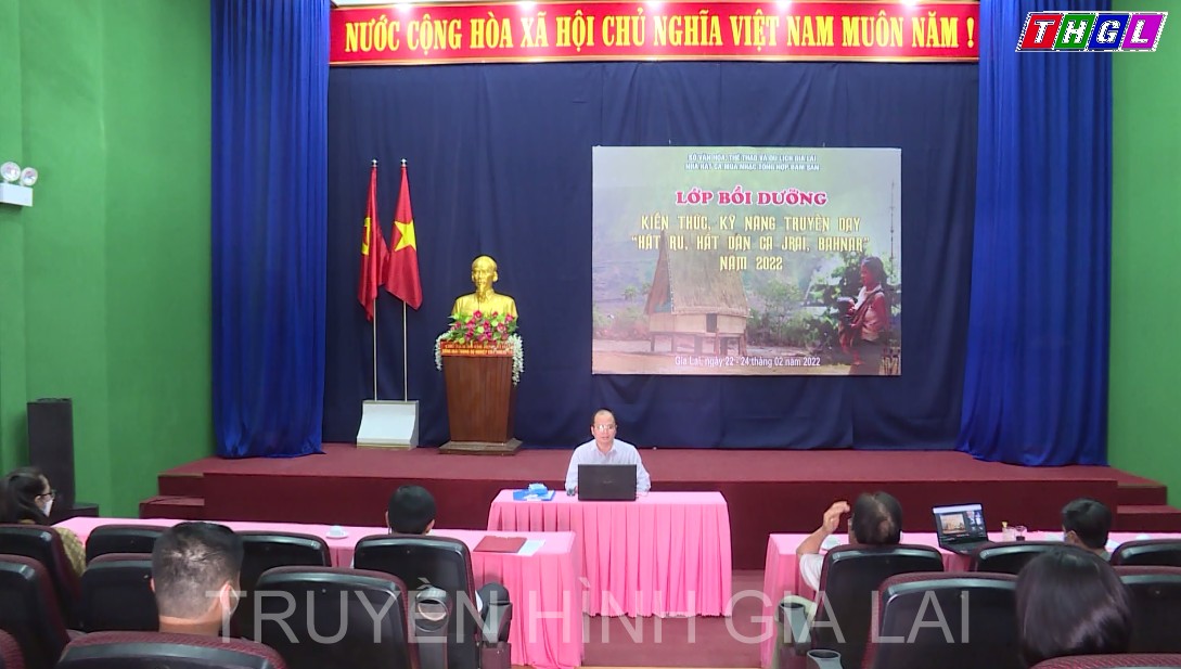 Khai giảng lớp bồi dưỡng kiến thức, kỹ năng truyền dạy hát ru, hát dân ca Jrai, Bahnar