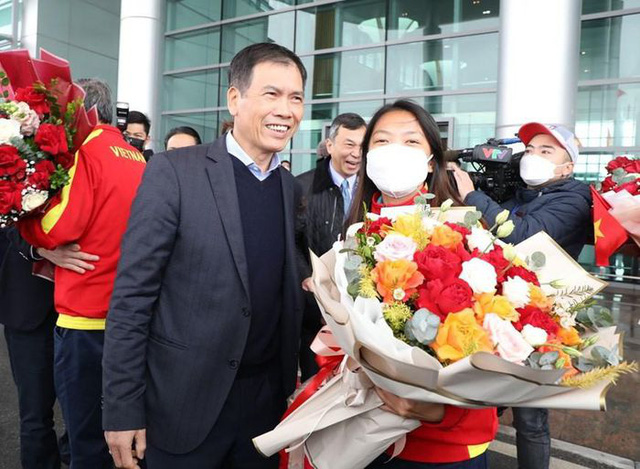 Đội tuyển bóng đá nữ Việt Nam về tới Hà Nội