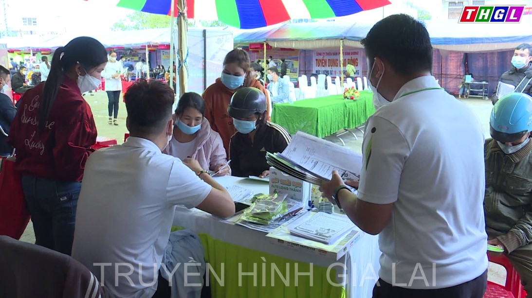 Kết nối cung – cầu lao động qua hội chợ việc làm