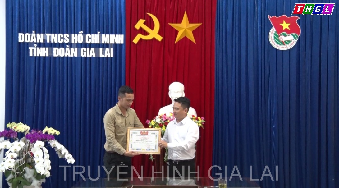 Tỉnh đoàn Gia Lai trao Bằng khen gương “Người tốt, việc tốt” tháng 01/2022