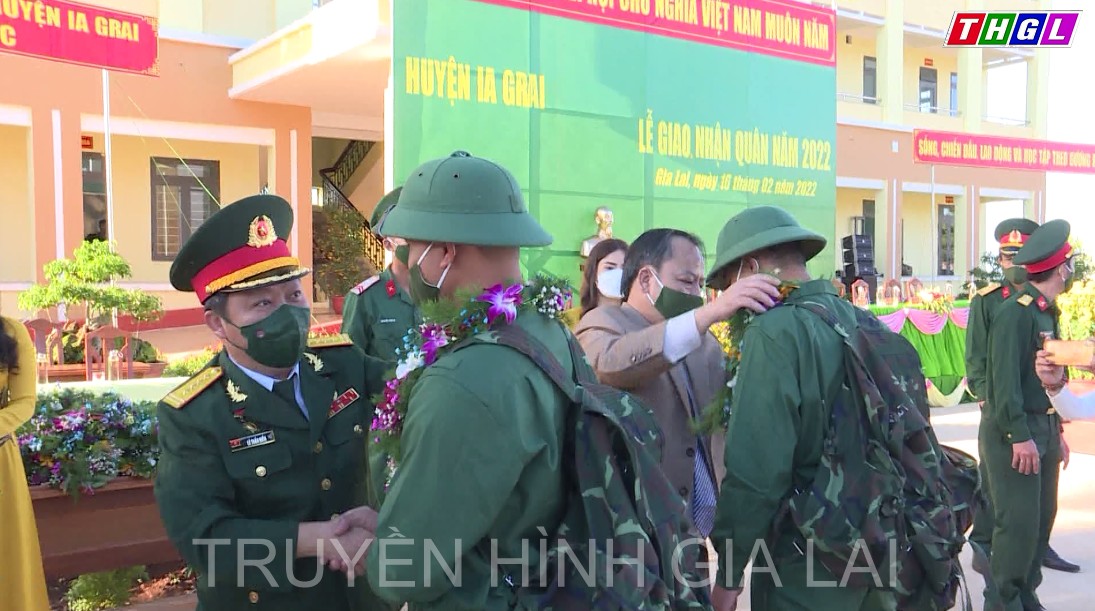 Đồng chí Châu Ngọc Tuấn – Phó Bí thư Thường trực Tỉnh ủy, Trưởng Đoàn đại biểu Quốc hội tỉnh dự Lễ giao, nhận quân tại huyện Ia Grai