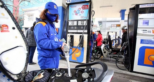 Giá xăng sẽ tăng mạnh vào ngày mai?