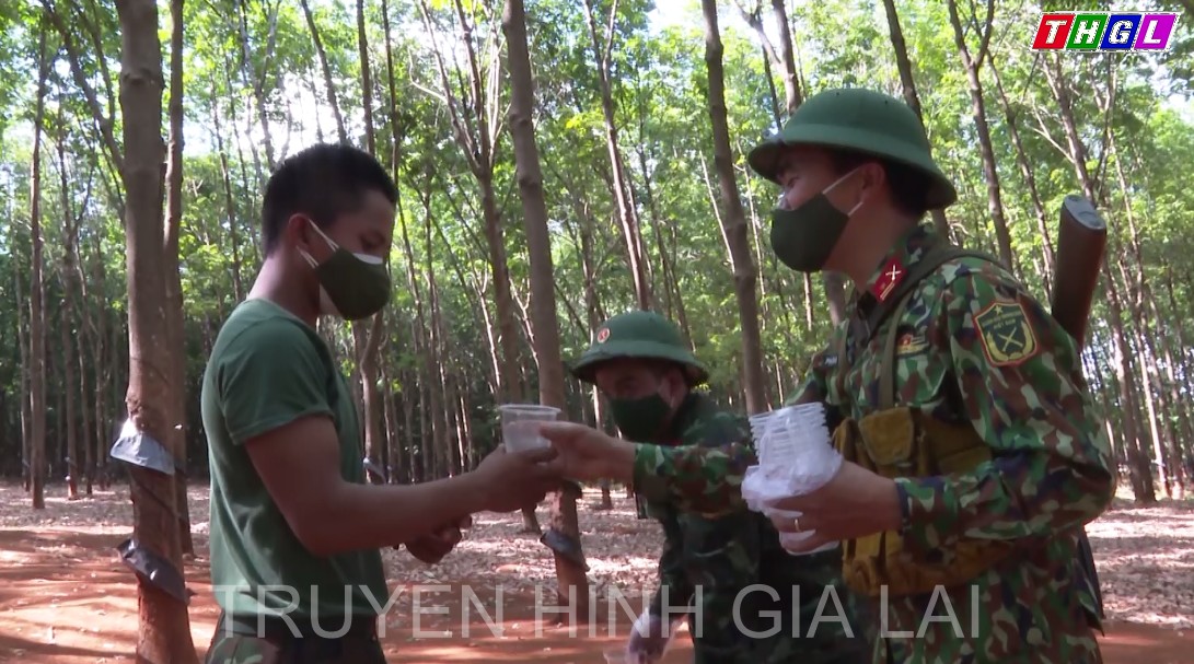 Ly nước thao trường