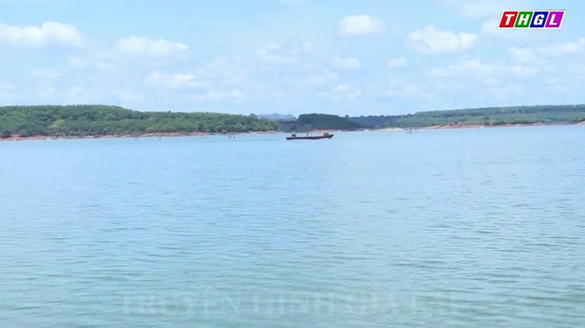 Gia Lai: Ẩn họa khó lường từ các phương tiện đường thủy nội địa hoạt động tự phát