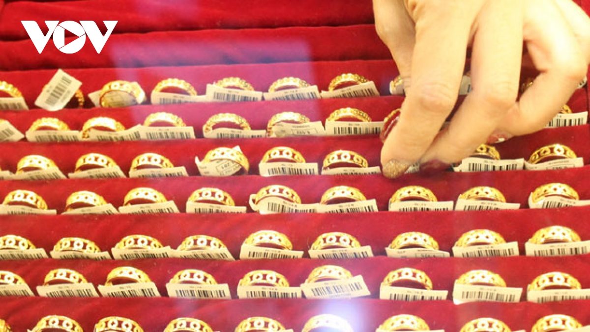 Giá vàng trong nước và thế giới cùng sụt giảm