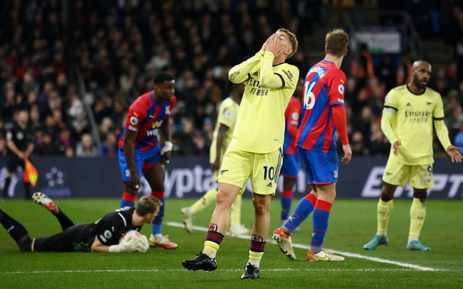 Bất ngờ thảm bại trước Crystal Palace, Arsenal rơi khỏi top 4