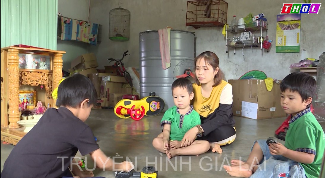 Người dân chờ ngày đưa con đi tiêm vắc xin phòng Covid – 19