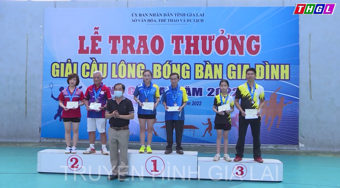 Bế mạc Giải cầu lông, bóng bàn gia đình tỉnh Gia Lai năm 2022:   Trao 8 bộ huy chương cho các tay vợt xuất sắc