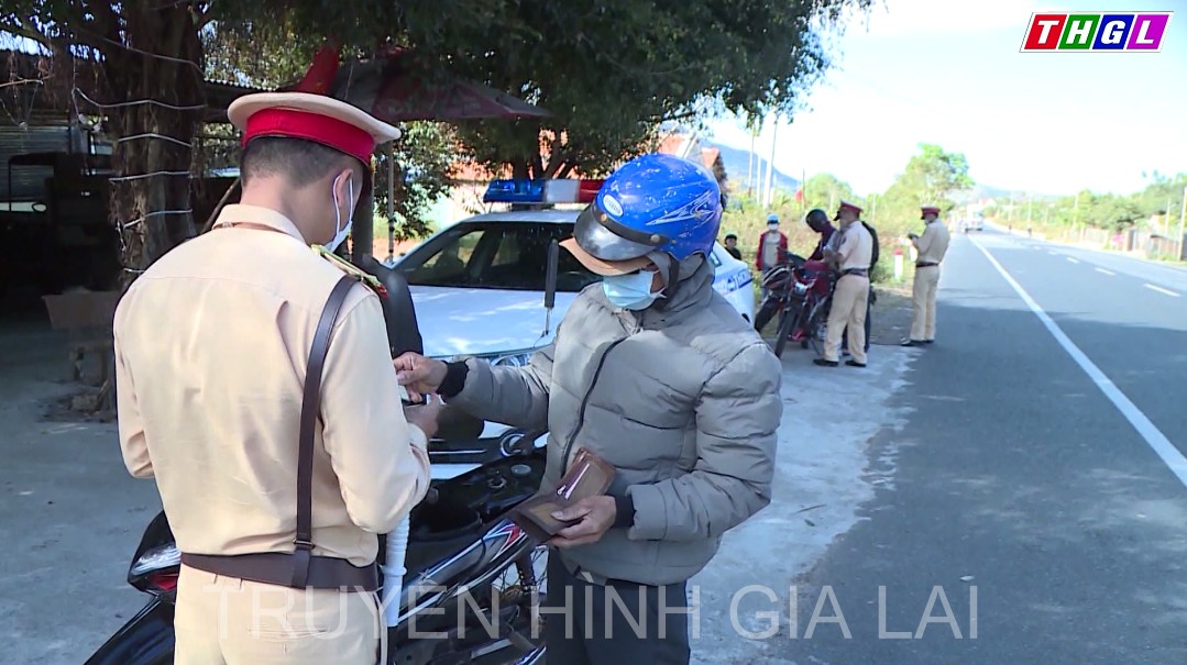 Gia Lai đồng loạt ra quân thực hiện cao điểm đảm bảo trật tự an toàn giao thông dịp Lễ 30/4 và 1/5