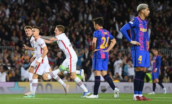 Kết quả tứ kết Europa League: Barcelona bị loại ngay trên sân nhà Nou Camp