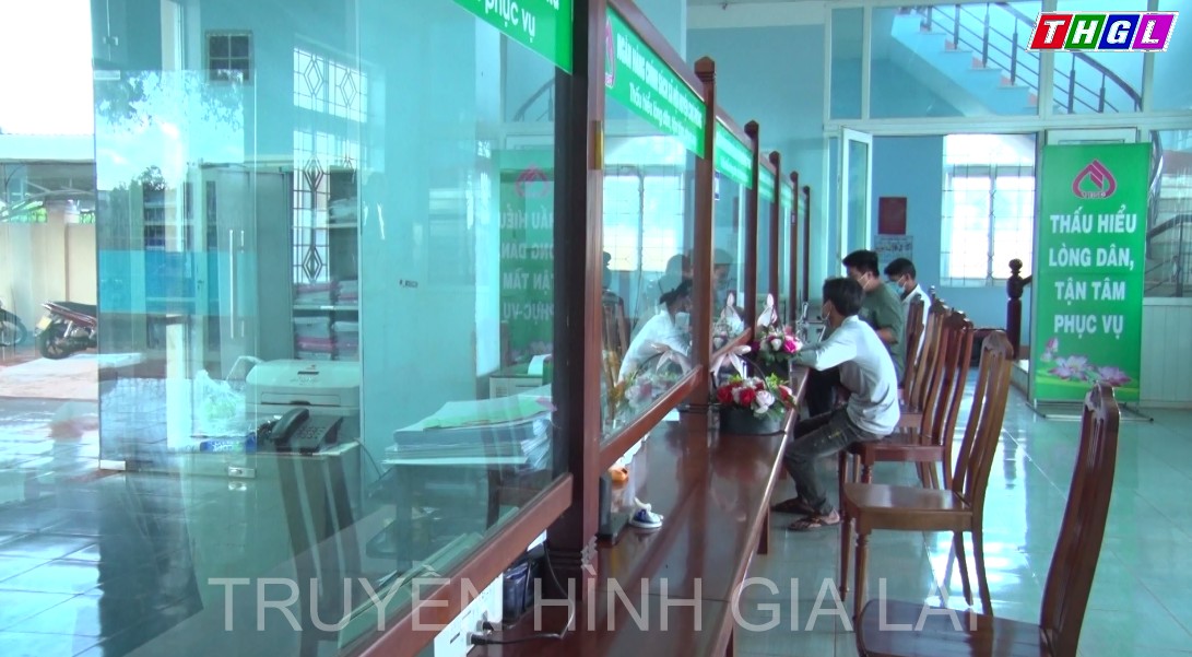 Ngân hàng Chính sách xã hội huyện Chư Prông giải ngân cho vay 02 chương trình tín dụng theo Nghị quyết 11 của Chính phủ