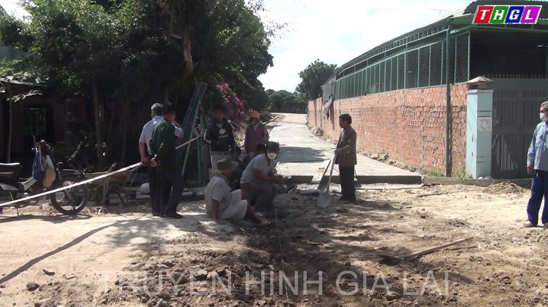 Cựu chiến binh gương mẫu hiến đất làm đường