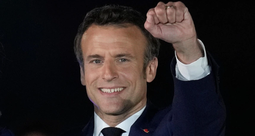 Người dân tại Pháp chào đón chiến thắng của Tổng thống tái đắc cử Macron