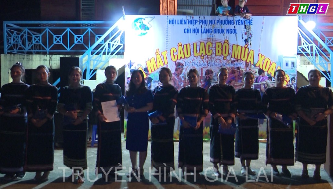 Ra mắt Câu lạc bộ múa Xoang tại chi hội phụ nữ làng Brut Ngol, phường Yên Thế, TP.Pleiku