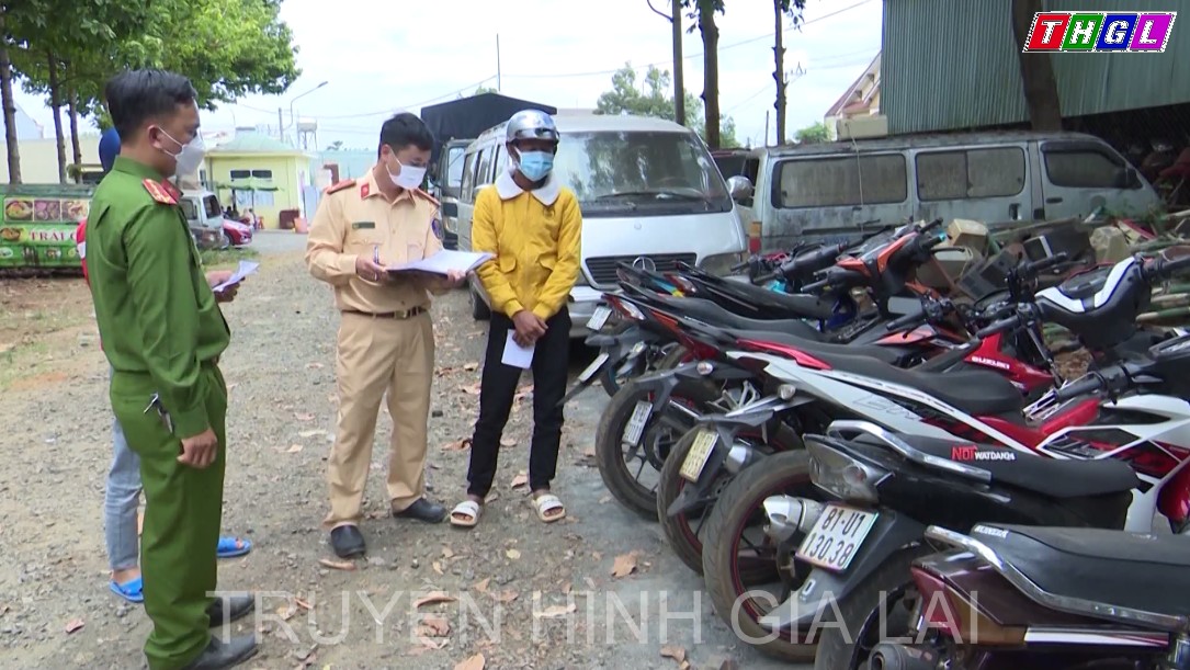Công an thành phố Pleiku xử lý thanh thiếu niên tụ tập đua kéo, gây rối trật tự an toàn giao thông
