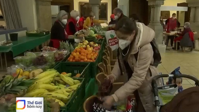 Nguồn thực phẩm được quyên góp ngày càng ít đi, gia tăng áp lực lên các ngân hàng thực phẩm