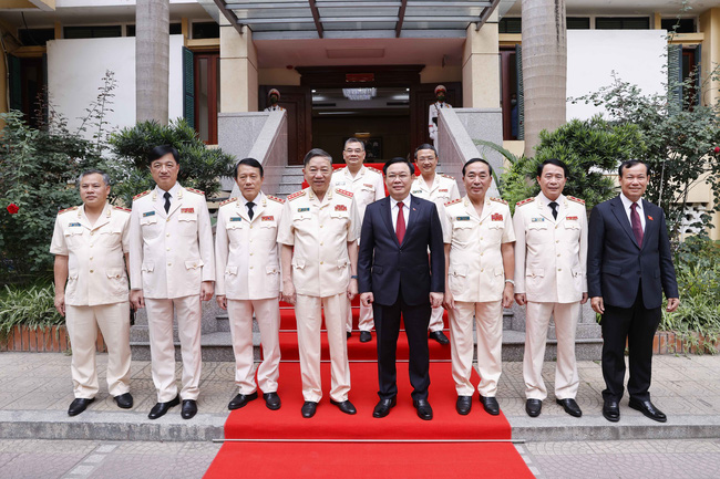 Chủ tịch Quốc hội: Phải luôn khắc ghi và thực hiện tốt Sáu điều Bác Hồ dạy Công an Nhân dân