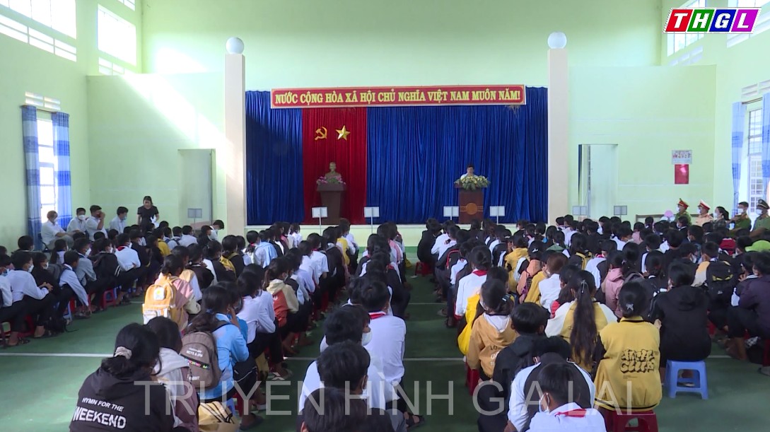 Công an huyện Krông Pa đẩy mạnh tuyên truyền ATGT trong học đường