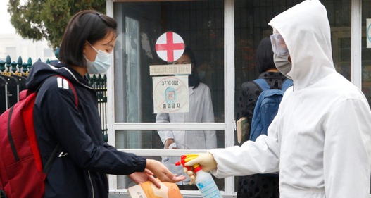 Thêm 8 người tử vong do COVID-19, Chủ tịch Triều Tiên ra lệnh cho quân đội ổn định nguồn cung thuốc