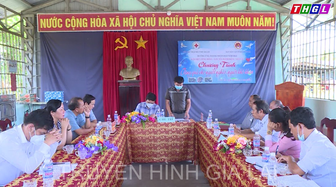 Đồng chí Võ Thanh Hùng – Uỷ viên BTV tỉnh uỷ, Trưởng Ban Dân vận Tỉnh ủy Gia Lai dự sinh hoạt chi bộ thôn Thắng Lợi, xã Phú Cần.