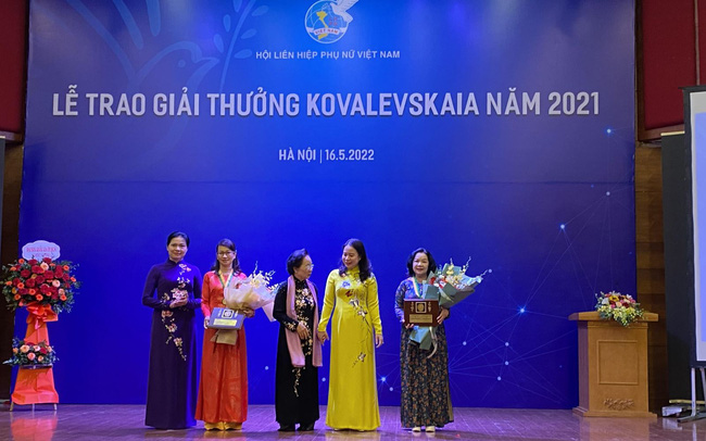 Trao giải Kovalevskaia cho nhà khoa học nữ xuất sắc