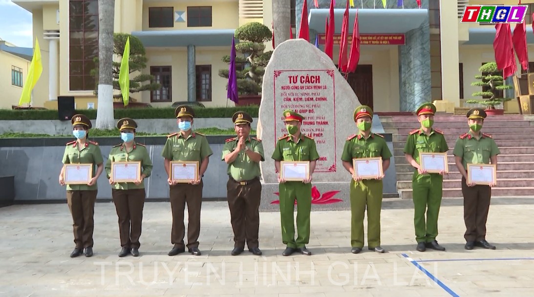 Khen thưởng nhiều tập thể, cá nhân có thành tích xuất sắc trong công tác đấu tranh, phòng chống tội phạm