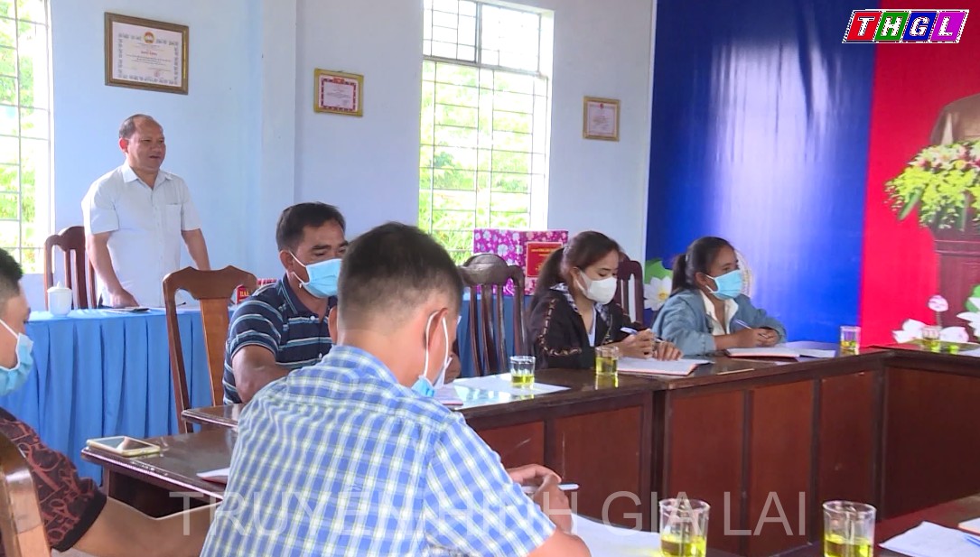 Phó Bí thư Tỉnh ủy Rah Lan Chung dự sinh hoạt tại Chi bộ Plei Thơh Ga B, xã Chư Don, huyện Chư Pưh